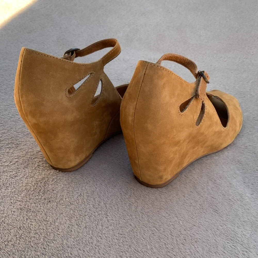 Jeffrey Campbell Regina Hanava Suede Peep Toe Hidden Wedges Sz8